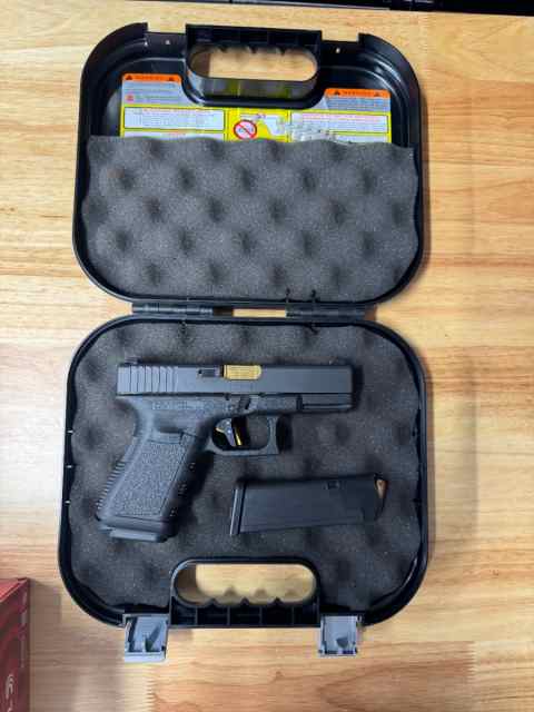 Glock 23 (GEN3) with extras