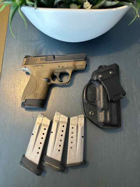SW shield 9mm FDE with iwb kydex