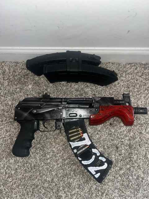 Glocks , aks , mp5 fs