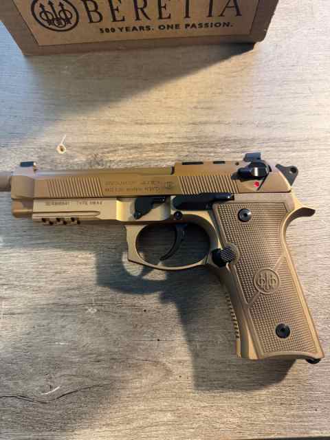 Beretta M9A4 FDE