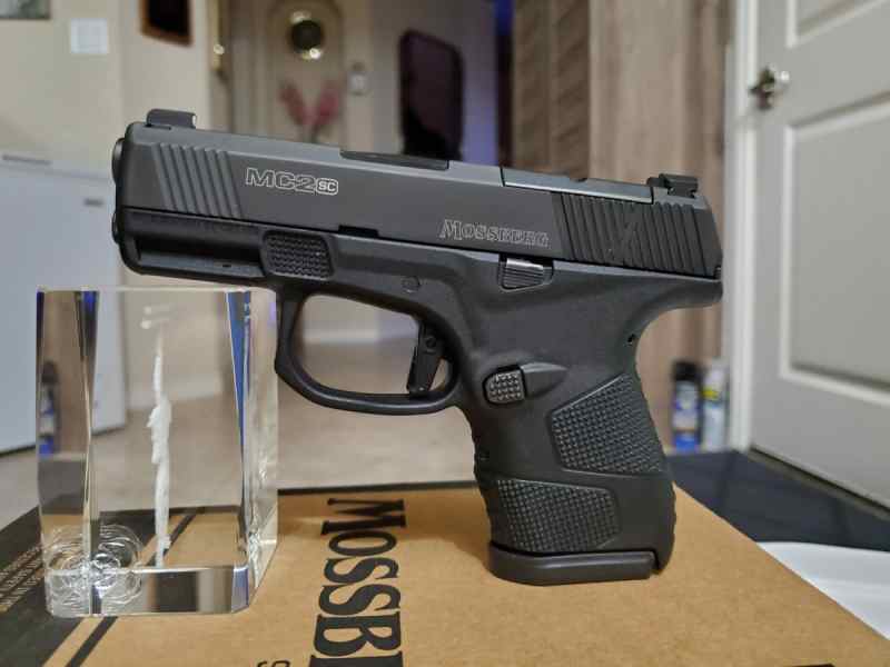 Mossberg 9mm Pistol OR with Night Sights 2 Mags