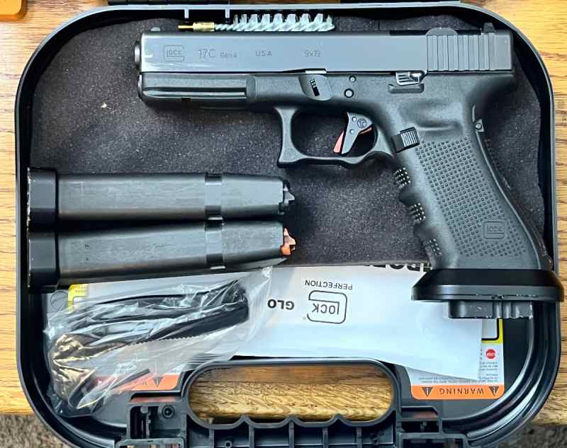 Glock 17c with extras 