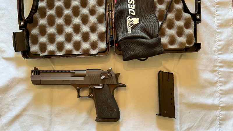 Magnum Research Desert Eagle 50AE