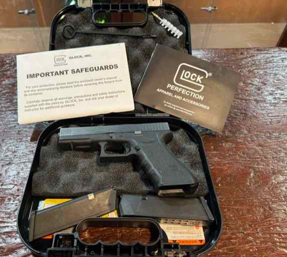Glock G17 Gen3 9x19 used with box and mags (PENNY 