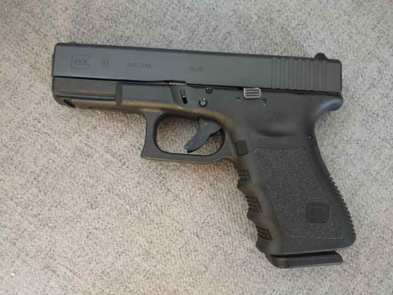 Glock 19 Gen 3 ( Never Fired )