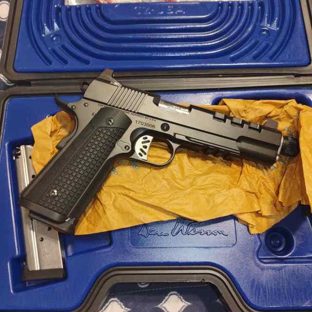 LNIB DAN WESSON DISCRETION or SPRINGFIELD 9MM