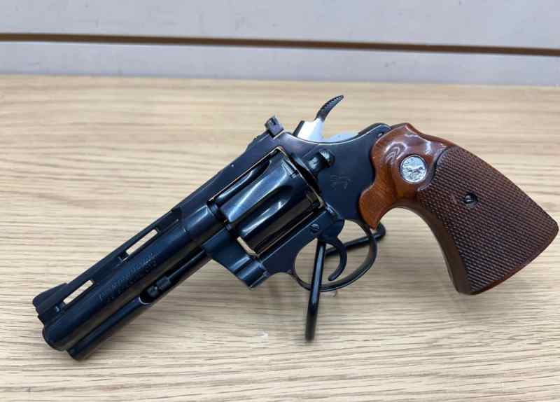 Colt diamondback 38 special revolver