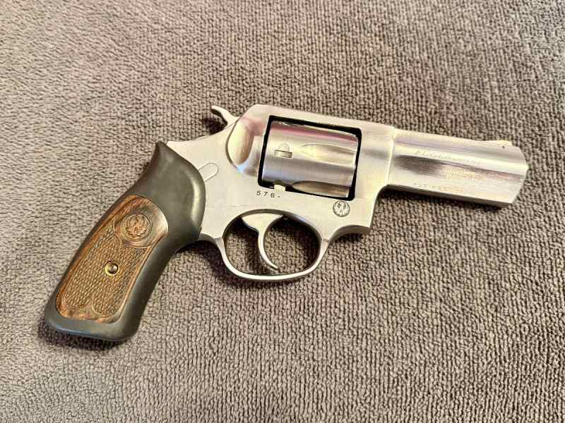 Ruger SP101 327 Federal Magnum, 6-shot revolver