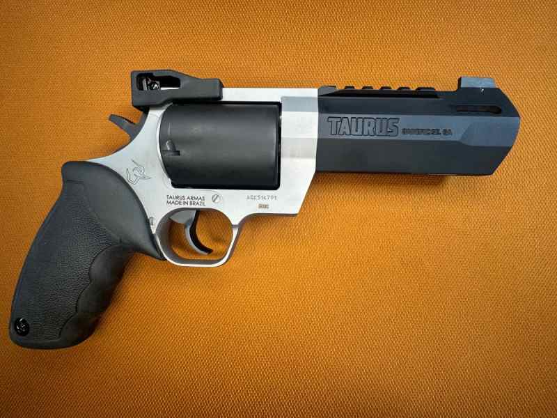 NEW IN BOX - Taurus Raging Hunter - .500 S&amp;W Mag