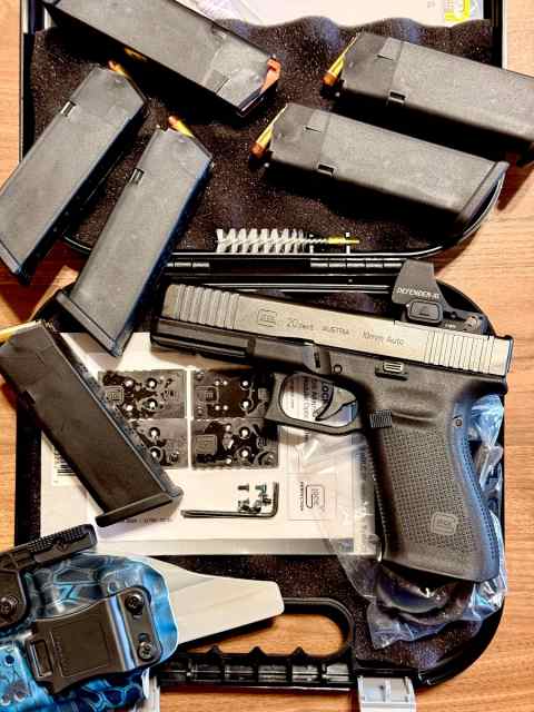 Glock 20 gen 5 MOS 10mm, XL optic, mags + holster