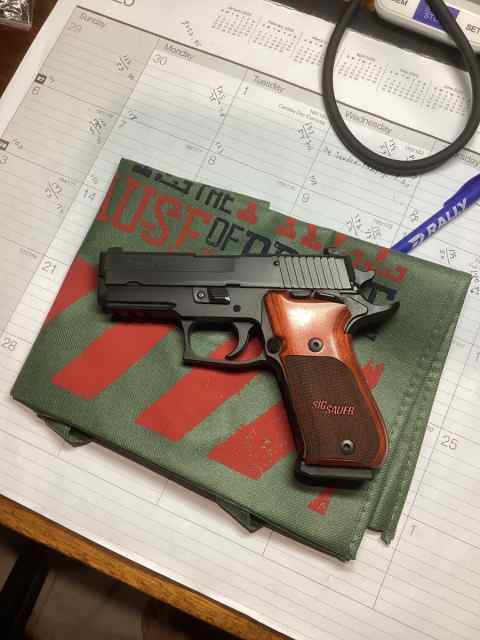 Sig Sauer P220 Carry