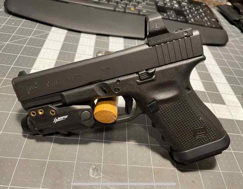 Glock 19 W/ Deltapoint Red Dot and Light