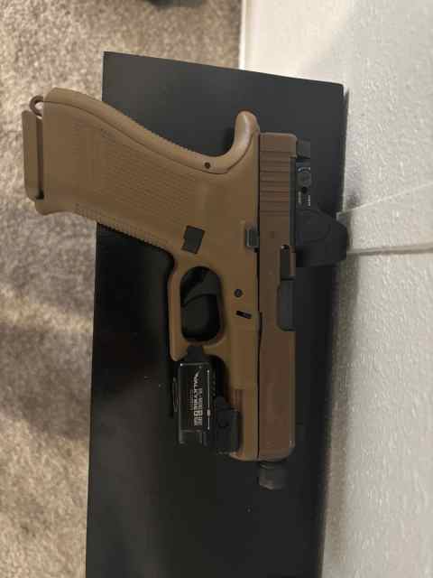 Glock 19x mos w trijicon sro and olight 