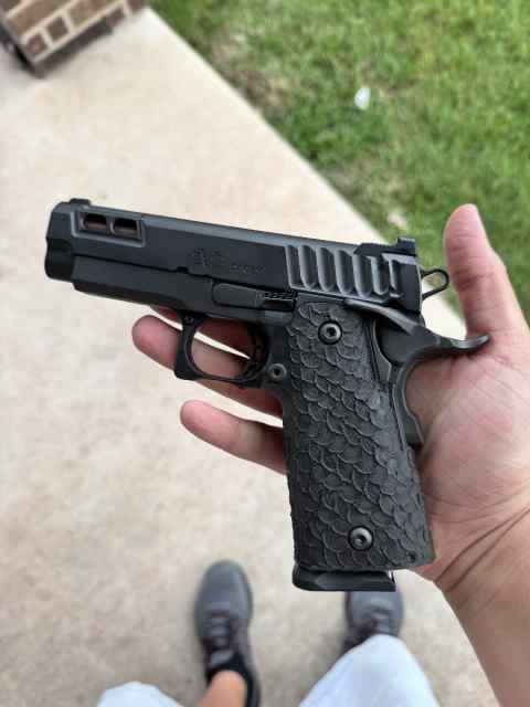 STI DVC Carry 2011 9mm W/2 Mags, Holster, and Box