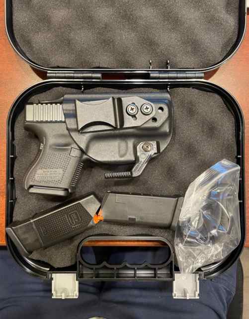 GLOCK 26 GEN5 9mm w/ holster