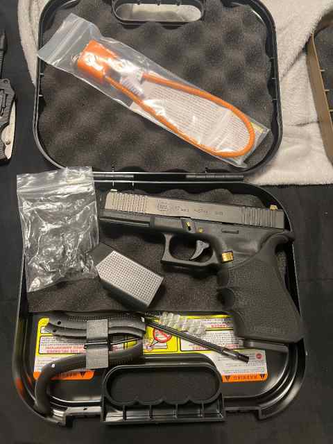 GEN 5 Glock 17 with FRT and box 