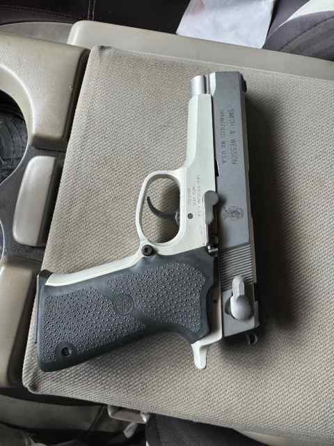 Smith and Wesson 40 cal