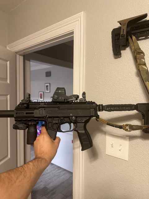 CZ Scorpion 9mm 3 mags &amp; red dot 