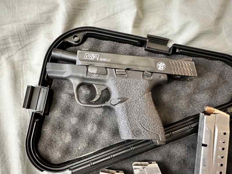 M&amp;P Shield 9mm For Sale with 3 Magazines