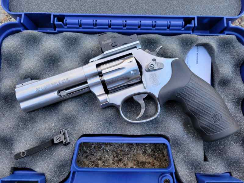 S&amp;W 617 .22lr 4&quot;