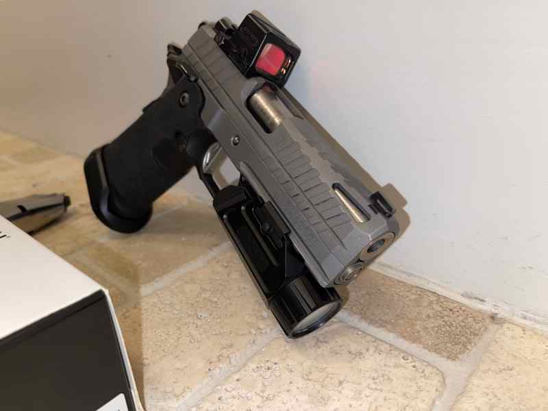 Live free armory Apollo 11 2011 style pistol