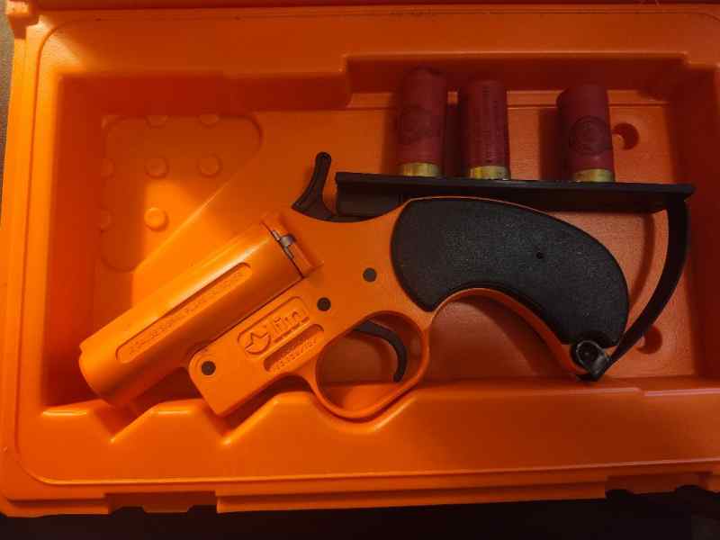 Vintage (1980s) Olin Marine Flare Gun with Case