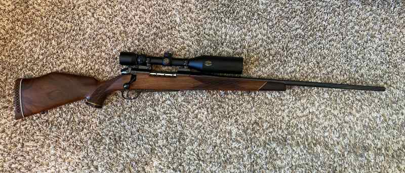 Weatherby Mark V 7mm REM Mag Rifle w/Scope