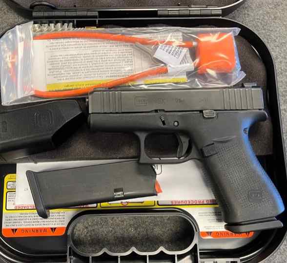 Glock G43X 9mm night sights 2 mags in box