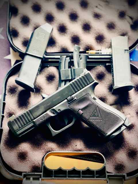 Wilson Combat/ Larry Vickers Glock 19