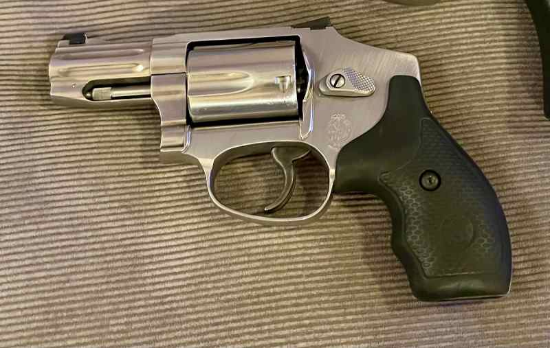 Smith and Wesson 640 Pro revolver w/ moonclips