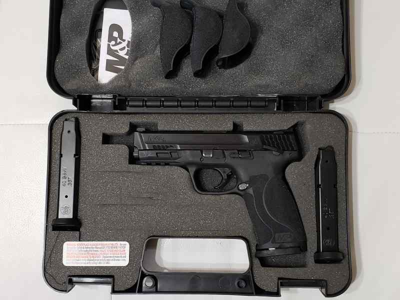 Smith and Wesson M&amp;P 40 2.0