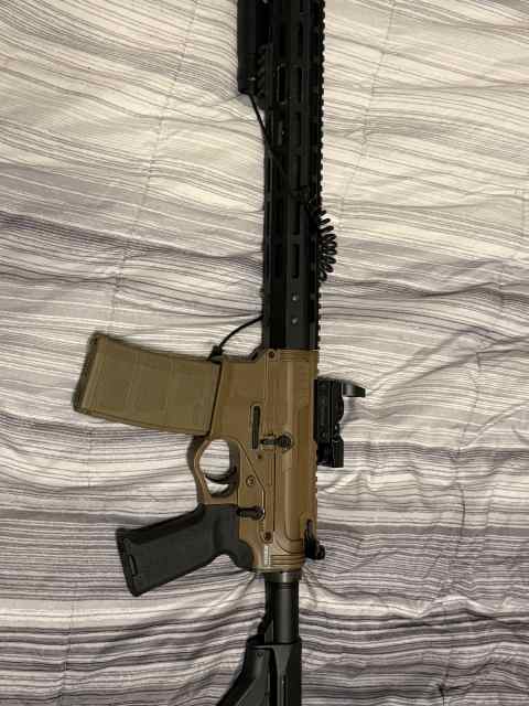 Ar-15 Like New with Red Dot and Flashlight 